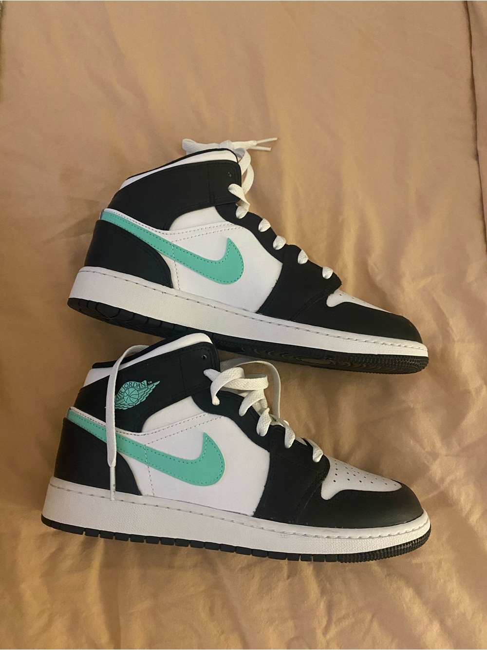 Nike Mid-Top Sneakers in White, Black & Teal